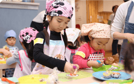 キッチンスタジオ「HARU’s KITCHEN」に参加する子どもたち