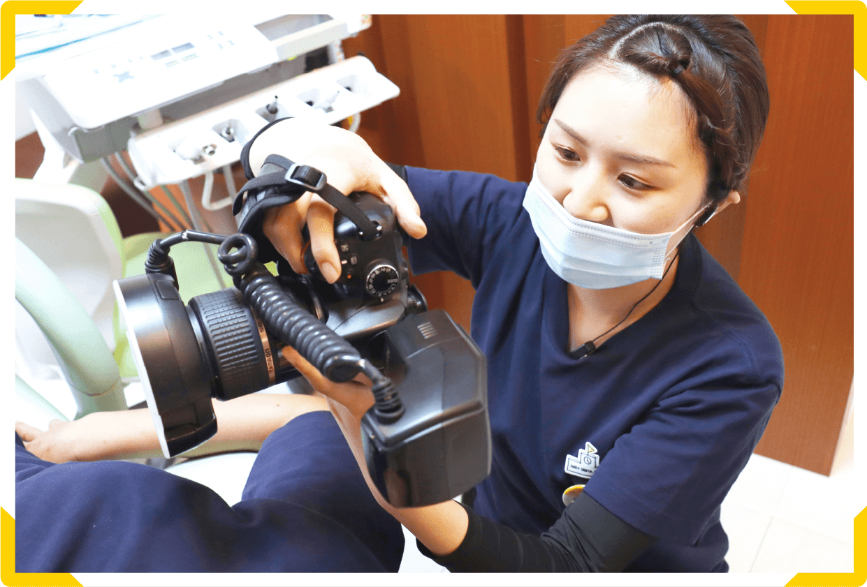 写真を撮る、ヨガインストラクター 三上 明美里