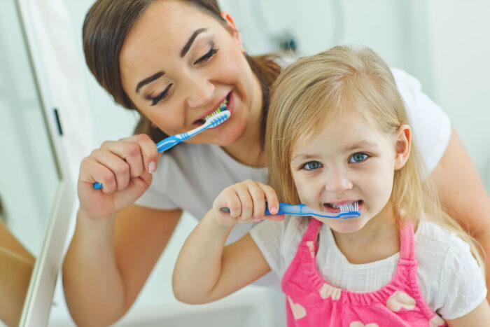 歯並びは遺伝する？親と同じ「出っ歯」や「八重歯」になってしまう？