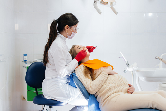 妊娠中に歯医者に行っても大丈夫？できる治療や気になる疑問について解説！
